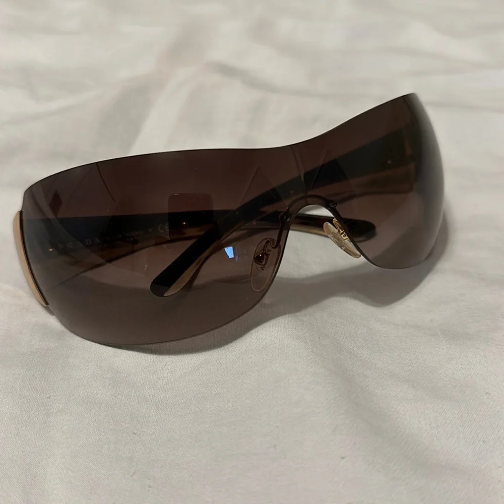 Prada sunglasses - Picture 1 of 4